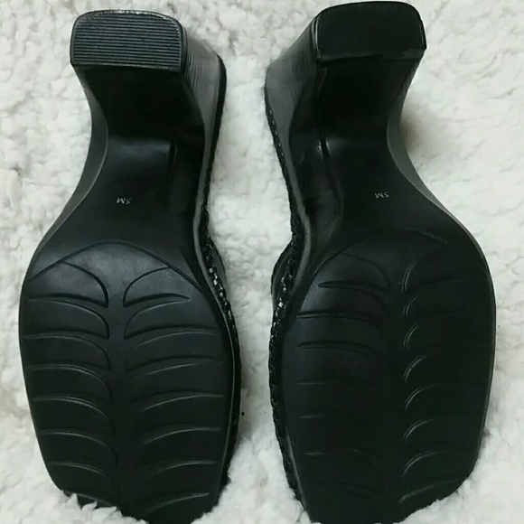 Shoes - Picture 2 of 4